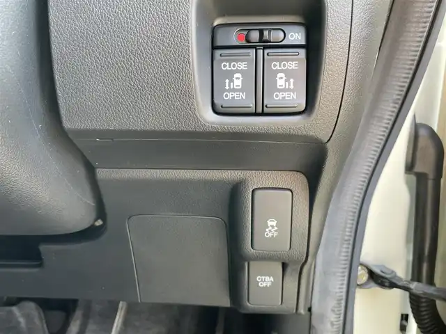 ホンダ Ｎ ＢＯＸ カスタム SSパッケージ 福岡県 2014(平26)年 7.7万km プレミアムホワイトパール (株)IDOMが運営する【じしゃロン八幡西店】の自社ローン専用車両になります。こちらは現金またはオートローンご利用時の価格です。自社ローンご希望の方は別途その旨お申付け下さい/衝突軽減システム/スマートキー /ナビ/ワンセグ/Bluetooth/バックカメラ/HID/オートライト