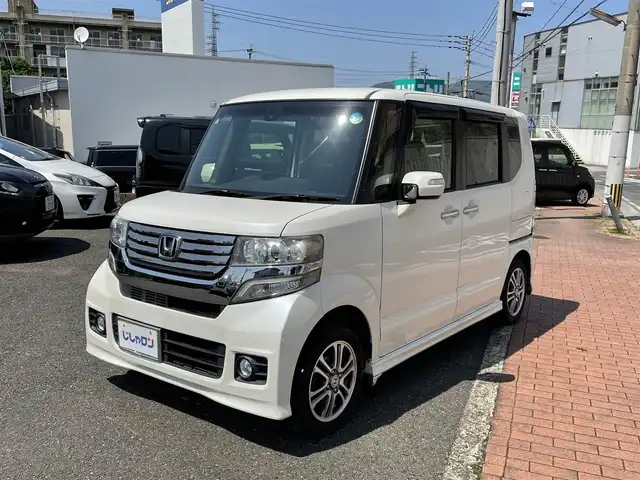 ホンダ Ｎ ＢＯＸ カスタム SSパッケージ 福岡県 2014(平26)年 7.7万km プレミアムホワイトパール (株)IDOMが運営する【じしゃロン八幡西店】の自社ローン専用車両になります。こちらは現金またはオートローンご利用時の価格です。自社ローンご希望の方は別途その旨お申付け下さい/衝突軽減システム/スマートキー /ナビ/ワンセグ/Bluetooth/バックカメラ/HID/オートライト