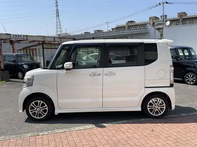 ホンダ Ｎ ＢＯＸ カスタム SSパッケージ 福岡県 2014(平26)年 7.7万km プレミアムホワイトパール (株)IDOMが運営する【じしゃロン八幡西店】の自社ローン専用車両になります。こちらは現金またはオートローンご利用時の価格です。自社ローンご希望の方は別途その旨お申付け下さい/衝突軽減システム/スマートキー /ナビ/ワンセグ/Bluetooth/バックカメラ/HID/オートライト
