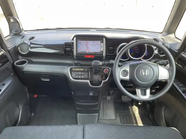 ホンダ Ｎ ＢＯＸ カスタム SSパッケージ 福岡県 2014(平26)年 7.7万km プレミアムホワイトパール (株)IDOMが運営する【じしゃロン八幡西店】の自社ローン専用車両になります。こちらは現金またはオートローンご利用時の価格です。自社ローンご希望の方は別途その旨お申付け下さい/衝突軽減システム/スマートキー /ナビ/ワンセグ/Bluetooth/バックカメラ/HID/オートライト