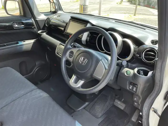 ホンダ Ｎ ＢＯＸ カスタム SSパッケージ 福岡県 2014(平26)年 7.7万km プレミアムホワイトパール (株)IDOMが運営する【じしゃロン八幡西店】の自社ローン専用車両になります。こちらは現金またはオートローンご利用時の価格です。自社ローンご希望の方は別途その旨お申付け下さい/衝突軽減システム/スマートキー /ナビ/ワンセグ/Bluetooth/バックカメラ/HID/オートライト