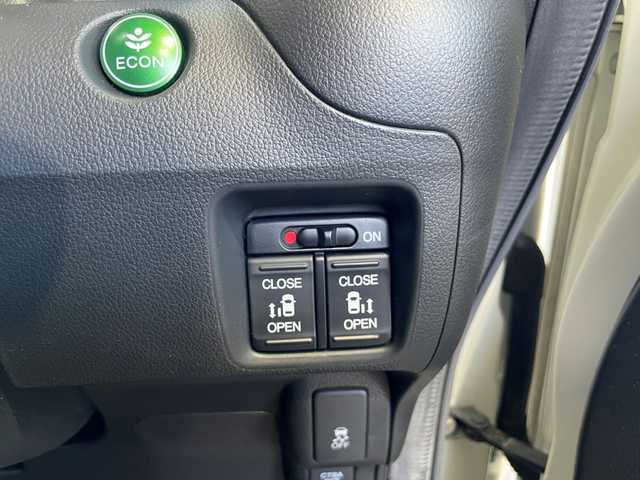 ホンダ Ｎ ＢＯＸ カスタム SSパッケージ 福岡県 2014(平26)年 7.7万km プレミアムホワイトパール (株)IDOMが運営する【じしゃロン八幡西店】の自社ローン専用車両になります。こちらは現金またはオートローンご利用時の価格です。自社ローンご希望の方は別途その旨お申付け下さい /ナビ(ワンセグTV/Bluetooth)/バックカメラ/衝突軽減システム/スマートキー/オートライト