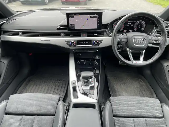 アウディ アウディ Ａ４ ブラックスタイルプラス 福岡県 2022(令4)年 2.9万km クワンタムグレー 純正メモリナビ(全方位モニター、AUX)/ETC2.0/エアバッグ(W＋サイド)/カーテンエアバッグ/前後コーナーセンサー/パーキングアシスト/アイドリングストップ/クルーズコントロール/Dualエアコン/ハーフレザーシート/シートヒーター(D＋N席)/純正フロアマット/純正アルミホイール/プッシュスタート/４WD/スマートキー