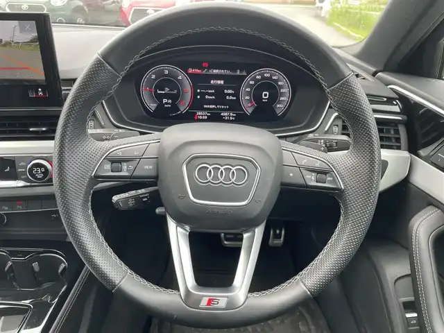 アウディ アウディ Ａ４ ブラックスタイルプラス 福岡県 2022(令4)年 2.9万km クワンタムグレー 純正メモリナビ(全方位モニター、AUX)/ETC2.0/エアバッグ(W＋サイド)/カーテンエアバッグ/前後コーナーセンサー/パーキングアシスト/アイドリングストップ/クルーズコントロール/Dualエアコン/ハーフレザーシート/シートヒーター(D＋N席)/純正フロアマット/純正アルミホイール/プッシュスタート/４WD/スマートキー