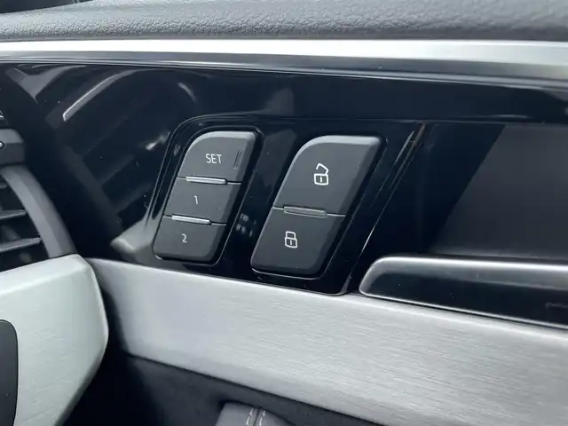 アウディ アウディ Ａ４ ブラックスタイルプラス 福岡県 2022(令4)年 2.9万km クワンタムグレー 純正メモリナビ(全方位モニター、AUX)/ETC2.0/エアバッグ(W＋サイド)/カーテンエアバッグ/前後コーナーセンサー/パーキングアシスト/アイドリングストップ/クルーズコントロール/Dualエアコン/ハーフレザーシート/シートヒーター(D＋N席)/純正フロアマット/純正アルミホイール/プッシュスタート/４WD/スマートキー