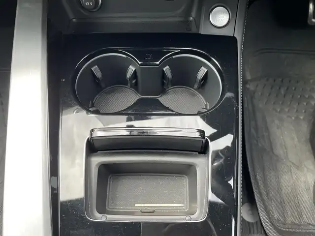 アウディ アウディ Ａ４ ブラックスタイルプラス 福岡県 2022(令4)年 2.9万km クワンタムグレー 純正メモリナビ(全方位モニター、AUX)/ETC2.0/エアバッグ(W＋サイド)/カーテンエアバッグ/前後コーナーセンサー/パーキングアシスト/アイドリングストップ/クルーズコントロール/Dualエアコン/ハーフレザーシート/シートヒーター(D＋N席)/純正フロアマット/純正アルミホイール/プッシュスタート/４WD/スマートキー
