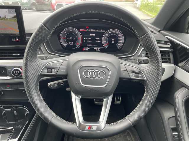 アウディ アウディ Ａ４ ブラックスタイルプラス 福岡県 2022(令4)年 2.9万km クワンタムグレー 純正メモリナビ(全方位モニター、AUX)/ETC2.0/エアバッグ(W＋サイド)/カーテンエアバッグ/前後コーナーセンサー/パーキングアシスト/アイドリングストップ/クルーズコントロール/Dualエアコン/ハーフレザーシート/シートヒーター(D＋N席)/純正フロアマット/純正アルミホイール/プッシュスタート/４WD/スマートキー