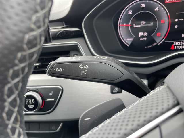 アウディ アウディ Ａ４ ブラックスタイルプラス 福岡県 2022(令4)年 2.9万km クワンタムグレー 純正メモリナビ(全方位モニター、AUX)/ETC2.0/エアバッグ(W＋サイド)/カーテンエアバッグ/前後コーナーセンサー/パーキングアシスト/アイドリングストップ/クルーズコントロール/Dualエアコン/ハーフレザーシート/シートヒーター(D＋N席)/純正フロアマット/純正アルミホイール/プッシュスタート/４WD/スマートキー