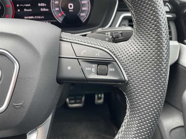 アウディ アウディ Ａ４ ブラックスタイルプラス 福岡県 2022(令4)年 2.9万km クワンタムグレー 純正メモリナビ(全方位モニター、AUX)/ETC2.0/エアバッグ(W＋サイド)/カーテンエアバッグ/前後コーナーセンサー/パーキングアシスト/アイドリングストップ/クルーズコントロール/Dualエアコン/ハーフレザーシート/シートヒーター(D＋N席)/純正フロアマット/純正アルミホイール/プッシュスタート/４WD/スマートキー