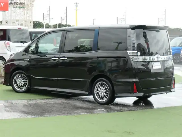 トヨタ ヴォクシー ハイブリッド ZS 煌 千葉県 2018(平30)年 5.6万km イナズマスパーキングブラックガラスフレーク Toyota Safety Sense/・プリクラッシュセーフティ/・レーンディパーチャーアラート/・オートハイビーム/クルーズコントロール/左オートステップ/両側パワースライドドア/純正SDナビ/地デジTV/【DVD/CD再生機能　Bluetooth接続】/バックカメラ/革巻きステアリング/ステアリングスイッチ/前席シートヒーター/ETC/LEDヘッドライト/ウインカーミラー/純正16インチアルミホイル/スマートキー