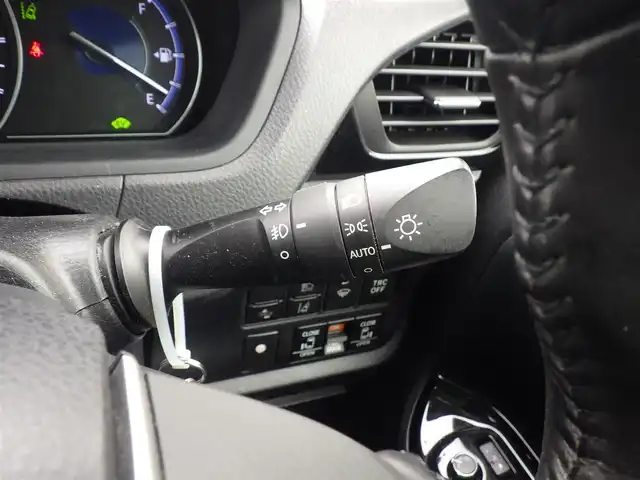 トヨタ ヴォクシー ハイブリッド ZS 煌 千葉県 2018(平30)年 5.6万km イナズマスパーキングブラックガラスフレーク Toyota Safety Sense/・プリクラッシュセーフティ/・レーンディパーチャーアラート/・オートハイビーム/クルーズコントロール/左オートステップ/両側パワースライドドア/純正SDナビ/地デジTV/【DVD/CD再生機能　Bluetooth接続】/バックカメラ/革巻きステアリング/ステアリングスイッチ/前席シートヒーター/ETC/LEDヘッドライト/ウインカーミラー/純正16インチアルミホイル/スマートキー