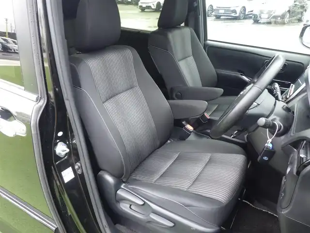 トヨタ ヴォクシー ハイブリッド ZS 煌 千葉県 2018(平30)年 5.6万km イナズマスパーキングブラックガラスフレーク Toyota Safety Sense/・プリクラッシュセーフティ/・レーンディパーチャーアラート/・オートハイビーム/クルーズコントロール/左オートステップ/両側パワースライドドア/純正SDナビ/地デジTV/【DVD/CD再生機能　Bluetooth接続】/バックカメラ/革巻きステアリング/ステアリングスイッチ/前席シートヒーター/ETC/LEDヘッドライト/ウインカーミラー/純正16インチアルミホイル/スマートキー