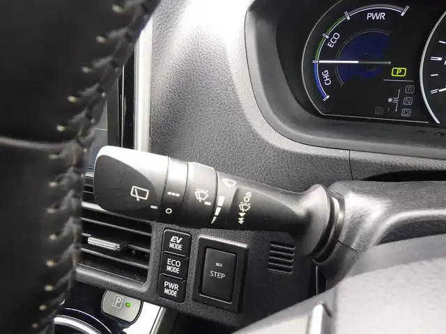 トヨタ ヴォクシー ハイブリッド ZS 煌 千葉県 2018(平30)年 5.6万km イナズマスパーキングブラックガラスフレーク Toyota Safety Sense/・プリクラッシュセーフティ/・レーンディパーチャーアラート/・オートハイビーム/クルーズコントロール/左オートステップ/両側パワースライドドア/純正SDナビ/地デジTV/【DVD/CD再生機能　Bluetooth接続】/バックカメラ/革巻きステアリング/ステアリングスイッチ/前席シートヒーター/ETC/LEDヘッドライト/ウインカーミラー/純正16インチアルミホイル/スマートキー