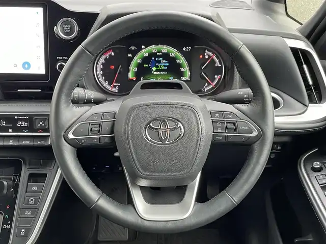 トヨタ ヴォクシー S－Z 福岡県 2022(令4)年 2.7万km アティチュードブラックマイカ ワンオーナー/純正メーカーナビ/（Bluetooth対応/フルセグ/AM/FM）/純正後席モニター（フリップダウンモニター）/レーダークルーズコントロール/オートブレーキホールド/トヨタセーフティセンス/-プリクラッシュセーフティ/-ブラインドスポットモニター/-車線逸脱警報/-駐車支援システム/シートヒーター/ハーフレーザー/ステアリングヒーター/オットマン（2列目シート）/両側パワースライドドア/電動リアゲート/バックカメラ/ドライブレコーダー/ビルトインETC2.0/純正アルミホイール/純正フロアマット/保証書/取扱説明書/スマートキー