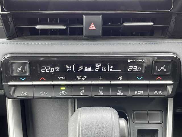 トヨタ ヴォクシー S－Z 福岡県 2022(令4)年 2.7万km アティチュードブラックマイカ ワンオーナー/純正メーカーナビ/（Bluetooth対応/フルセグ/AM/FM）/純正後席モニター（フリップダウンモニター）/レーダークルーズコントロール/オートブレーキホールド/トヨタセーフティセンス/-プリクラッシュセーフティ/-ブラインドスポットモニター/-車線逸脱警報/-駐車支援システム/シートヒーター/ハーフレーザー/ステアリングヒーター/オットマン（2列目シート）/両側パワースライドドア/電動リアゲート/バックカメラ/ドライブレコーダー/ビルトインETC2.0/純正アルミホイール/純正フロアマット/保証書/取扱説明書/スマートキー