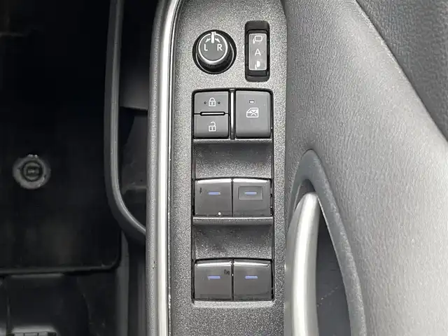 トヨタ ヴォクシー S－Z 福岡県 2022(令4)年 2.7万km アティチュードブラックマイカ ワンオーナー/純正メーカーナビ/（Bluetooth対応/フルセグ/AM/FM）/純正後席モニター（フリップダウンモニター）/レーダークルーズコントロール/オートブレーキホールド/トヨタセーフティセンス/-プリクラッシュセーフティ/-ブラインドスポットモニター/-車線逸脱警報/-駐車支援システム/シートヒーター/ハーフレーザー/ステアリングヒーター/オットマン（2列目シート）/両側パワースライドドア/電動リアゲート/バックカメラ/ドライブレコーダー/ビルトインETC2.0/純正アルミホイール/純正フロアマット/保証書/取扱説明書/スマートキー
