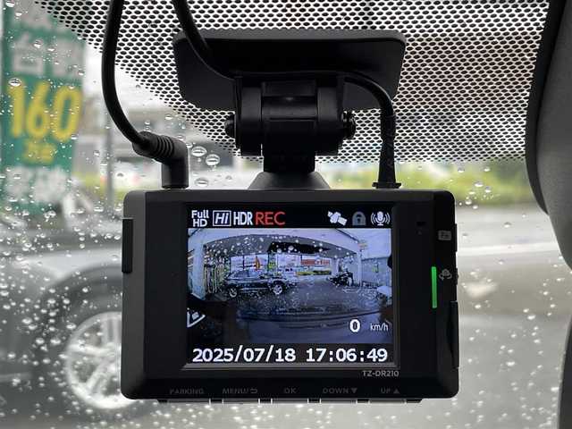 トヨタ ヴォクシー S－Z 福岡県 2022(令4)年 2.7万km アティチュードブラックマイカ ワンオーナー/純正メーカーナビ/（Bluetooth対応/フルセグ/AM/FM）/純正後席モニター（フリップダウンモニター）/レーダークルーズコントロール/オートブレーキホールド/トヨタセーフティセンス/-プリクラッシュセーフティ/-ブラインドスポットモニター/-車線逸脱警報/-駐車支援システム/シートヒーター/ハーフレーザー/ステアリングヒーター/オットマン（2列目シート）/両側パワースライドドア/電動リアゲート/バックカメラ/ドライブレコーダー/ビルトインETC2.0/純正アルミホイール/純正フロアマット/保証書/取扱説明書/スマートキー