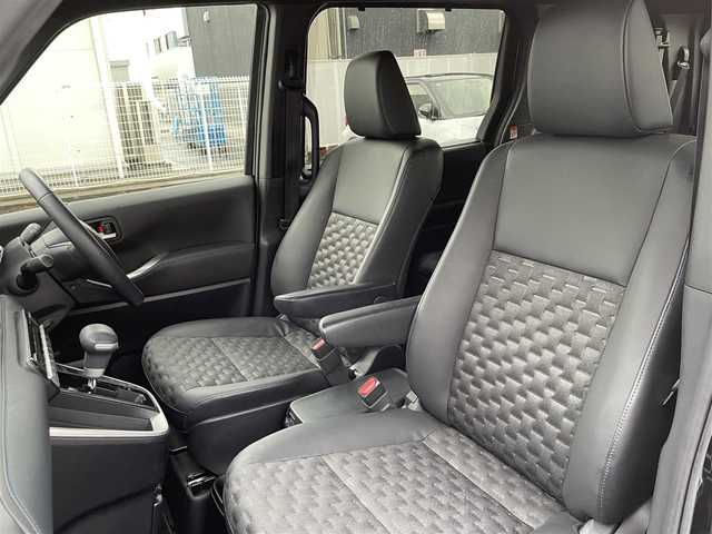 トヨタ ヴォクシー S－Z 福岡県 2022(令4)年 2.7万km アティチュードブラックマイカ ワンオーナー/純正メーカーナビ/（Bluetooth対応/フルセグ/AM/FM）/純正後席モニター（フリップダウンモニター）/レーダークルーズコントロール/オートブレーキホールド/トヨタセーフティセンス/-プリクラッシュセーフティ/-ブラインドスポットモニター/-車線逸脱警報/-駐車支援システム/シートヒーター/ハーフレーザー/ステアリングヒーター/オットマン（2列目シート）/両側パワースライドドア/電動リアゲート/バックカメラ/ドライブレコーダー/ビルトインETC2.0/純正アルミホイール/純正フロアマット/保証書/取扱説明書/スマートキー