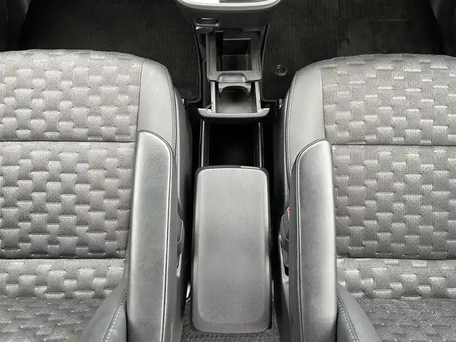 トヨタ ヴォクシー S－Z 福岡県 2022(令4)年 2.7万km アティチュードブラックマイカ ワンオーナー/純正メーカーナビ/（Bluetooth対応/フルセグ/AM/FM）/純正後席モニター（フリップダウンモニター）/レーダークルーズコントロール/オートブレーキホールド/トヨタセーフティセンス/-プリクラッシュセーフティ/-ブラインドスポットモニター/-車線逸脱警報/-駐車支援システム/シートヒーター/ハーフレーザー/ステアリングヒーター/オットマン（2列目シート）/両側パワースライドドア/電動リアゲート/バックカメラ/ドライブレコーダー/ビルトインETC2.0/純正アルミホイール/純正フロアマット/保証書/取扱説明書/スマートキー