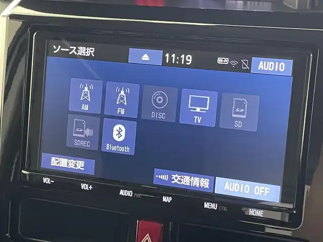 トヨタ ルーミー カスタムG－T 千葉県 2020(令2)年 3.3万km ブライトシルバーM スマートアシスト3/・衝突回避支援ブレーキ機能/・衝突警報機能/・車線逸脱警報機能/・誤発進抑制制御機能/・先行者発進お知らせ機能/・オートハイビーム/・コーナーセンサー/純正9インチメモリーナビ/・フルセグTV/・Bluetooth/・CD/DVD再生/・バックカメラ/両側パワースライドドア/スマートキー/LEDヘッドライト/前後コーナーセンサー/ビルトインETC/フロントスポイラー/社外AW+スタッドレスT