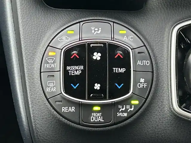 トヨタ ヴォクシー ハイブリッド ZS 宮城県 2016(平28)年 11.2万km ブラック 純正SDナビ　/(NSZT -W66T/フルセグTV)/フリップダウンモニター/(ALPINE10インチ)/バックカメラ/両側パワースライドドア/セーフティセンスC/・プリクラッシュセーフティシステム/・レーンディパーチャーアラート/・オートマチックハイビーム/LEDヘッドライト/スマートキー/ETC/純正アルミ16インチ(サマータイヤ)積み込み/取扱説明書/スペアキー