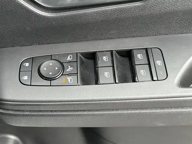 日産 セレナ ハイウェイスター V 大分県 2023(令5)年 1.9万km プリズムホワイト ・純正ナビ(BT/USB/フルセグTV)/・全方位カメラ/・プロパイロット/・両側パワースライドドア/・エマージェンシーブレーキ/・コーナーセンサー/・ブラインドスポットモニター/・デジタルインナーミラー/・ETC/・ブレーキホールド/・ウォークスルー/・オートハイビーム/・ステアリングリモコン/・パドルシフト/・スマートキー