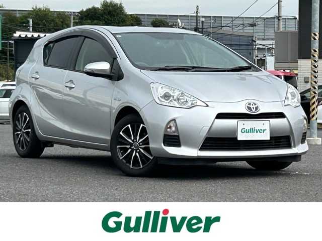 トヨタ アクア S 千葉県 2012(平24)年 7.1万km シルバーM 社外ディスプレイオーディオ/Bluetooth/Apple Carplay/ETC/バックカメラ/1列目シートヒーター/横滑り防止装置/盗難防止装置/Wエアバック/オートライト/ウィンカーミラー/ステアリングスイッチ/プッシュスタート/スマートキー/スペアキー１本/社外アルミホイール/純正フロアマット/保証書/取扱説明書