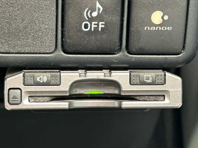 トヨタ アクア S 千葉県 2012(平24)年 7.1万km シルバーM 社外ディスプレイオーディオ/Bluetooth/Apple Carplay/ETC/バックカメラ/1列目シートヒーター/横滑り防止装置/盗難防止装置/Wエアバック/オートライト/ウィンカーミラー/ステアリングスイッチ/プッシュスタート/スマートキー/スペアキー１本/社外アルミホイール/純正フロアマット/保証書/取扱説明書