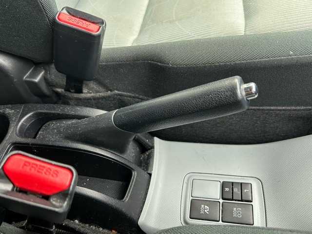 トヨタ アクア S 千葉県 2012(平24)年 7.1万km シルバーM 社外ディスプレイオーディオ/Bluetooth/Apple Carplay/ETC/バックカメラ/1列目シートヒーター/横滑り防止装置/盗難防止装置/Wエアバック/オートライト/ウィンカーミラー/ステアリングスイッチ/プッシュスタート/スマートキー/スペアキー１本/社外アルミホイール/純正フロアマット/保証書/取扱説明書