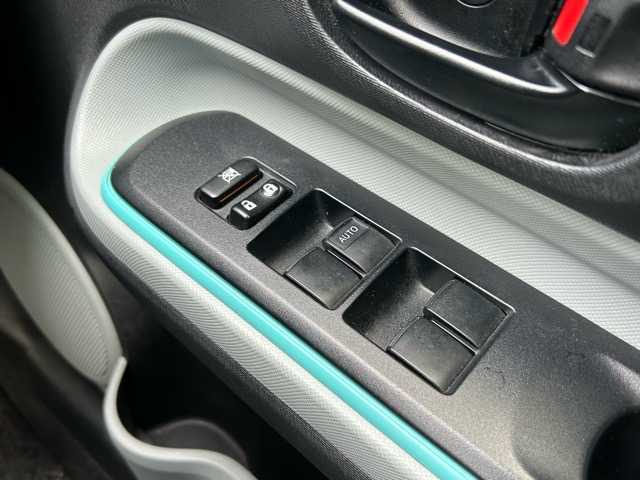 トヨタ アクア S 千葉県 2012(平24)年 7.1万km シルバーM 社外ディスプレイオーディオ/Bluetooth/Apple Carplay/ETC/バックカメラ/1列目シートヒーター/横滑り防止装置/盗難防止装置/Wエアバック/オートライト/ウィンカーミラー/ステアリングスイッチ/プッシュスタート/スマートキー/スペアキー１本/社外アルミホイール/純正フロアマット/保証書/取扱説明書
