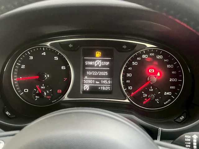 アウディ Ａ１ スポーツバック 1．4TFSI 島根県 2014(平26)年 5.1万km ティークブラウンメタリック 純正ナビ・TV/CD/AU/DVD再生/ＥＴＣ/前後ドライブレコーダー/横滑り防止装置/自動防眩ミラー/純正フロアマット/純正１５インチアルミホイール/保証書・取説/スペアキー1本