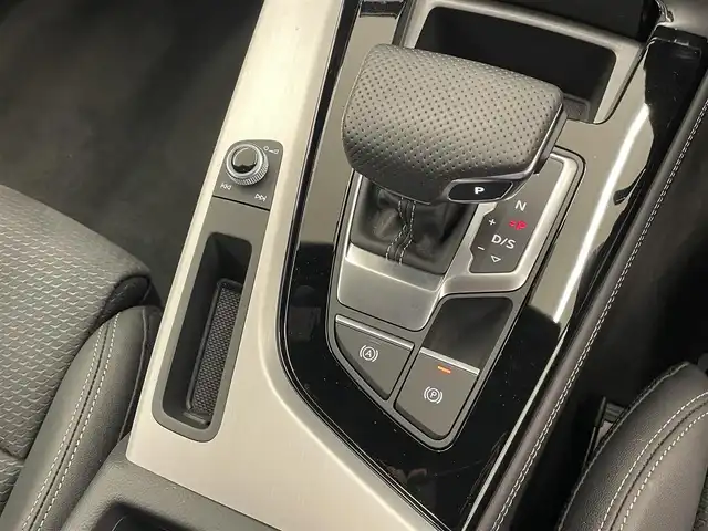 アウディ Ａ４ 35TDI Sライン 岡山県 2023(令5)年 0.9万km デイトナグレーパールエフェクト 150台限定車/マイルドハイブリッドディーゼルターボ/コンフォートパッケージ/S-LinePlusパッケージ/純正ナビ/パークアシスト/サラウンドビューカメラ/スマートフォンワイヤレスチャージング/マトリクスLEDヘッドライト/シートメモリー/AUDIsport19インチAW/全席シートヒーター