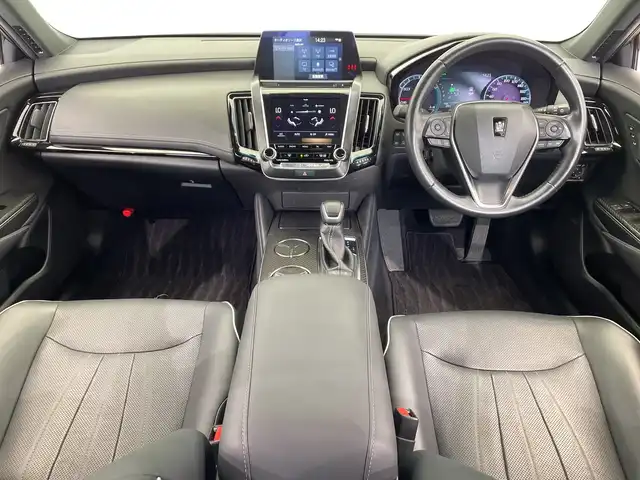 トヨタ クラウン ハイブリッド RS アドバンス 栃木県 2020(令2)年 3.7万km プレシャスブラックパール 純正ナビ/(CD/DVD/フルセグTV/Bluetooth/MSV/USB)/全方位カメラ/トヨタセーフティーセンス/・衝突軽減ブレーキ/・車線逸脱警報/・オートマチックハイビーム/・先行車発進告知機能/アダプティブクルーズコントロール/前後コーナーセンサー/BSM/置くだけ充電/ETC2.0/前後ドラレコ/パワーシート/シートヒーター/シートエアコン/禁煙車/ステアリングヒーター/ヘッドアップディスプレイ/シーケンシャルウィンカー/オートライト/LEDヘッドライト/パドルシフト/横滑り防止装置/フォグランプ/スマートキー/プッシュスタート/ステアリングスイッチ/革巻きステアリング/ウィンカーミラー/純正18インチアルミホイール/純正フロアマット
