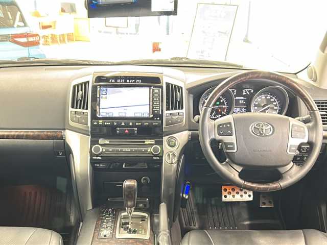トヨタ ランドクルーザー ZX 道央・札幌 2013(平25)年 5.4万km ホワイトパールクリスタルシャイン ・4WD/・寒冷地仕様/・純正ナビ/フルセグTV/DVD/CD/MSV/BT/・フロント/サイド/バックカメラ/・サンルーフ/・リヤ席モニター/・BRANEWエアロ/・BRANEWマフラー/・パワーバックドア/・クルーズコントロール/・パーキングセンサー/・RSCA/・ステアリングヒーター/・横滑り防止/・ビルトインETC/・レザーシート/・前席パワーシート/・前席シートヒーター/ベンチレーション/・ハイトコントロール/・HID/・LEDフォグ/・リヤフォグ/・ワイパーデアイサー/・プッシュスタート/・スマートキー/・ドアバイザー/・電格ミラー/・ヒッチメンバー/・MAYHEM20インチAW装着