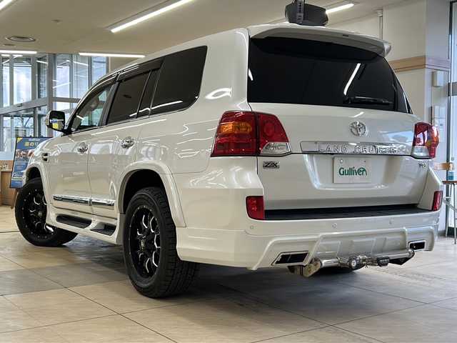 トヨタ ランドクルーザー ZX 道央・札幌 2013(平25)年 5.4万km ホワイトパールクリスタルシャイン ・4WD/・寒冷地仕様/・純正ナビ/フルセグTV/DVD/CD/MSV/BT/・フロント/サイド/バックカメラ/・サンルーフ/・リヤ席モニター/・BRANEWエアロ/・BRANEWマフラー/・パワーバックドア/・クルーズコントロール/・パーキングセンサー/・RSCA/・ステアリングヒーター/・横滑り防止/・ビルトインETC/・レザーシート/・前席パワーシート/・前席シートヒーター/ベンチレーション/・ハイトコントロール/・HID/・LEDフォグ/・リヤフォグ/・ワイパーデアイサー/・プッシュスタート/・スマートキー/・ドアバイザー/・電格ミラー/・ヒッチメンバー/・MAYHEM20インチAW装着