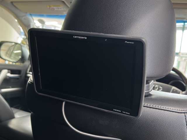 トヨタ ランドクルーザー ZX 道央・札幌 2013(平25)年 5.4万km ホワイトパールクリスタルシャイン ・4WD/・寒冷地仕様/・純正ナビ/フルセグTV/DVD/CD/MSV/BT/・フロント/サイド/バックカメラ/・サンルーフ/・リヤ席モニター/・BRANEWエアロ/・BRANEWマフラー/・パワーバックドア/・クルーズコントロール/・パーキングセンサー/・RSCA/・ステアリングヒーター/・横滑り防止/・ビルトインETC/・レザーシート/・前席パワーシート/・前席シートヒーター/ベンチレーション/・ハイトコントロール/・HID/・LEDフォグ/・リヤフォグ/・ワイパーデアイサー/・プッシュスタート/・スマートキー/・ドアバイザー/・電格ミラー/・ヒッチメンバー/・MAYHEM20インチAW装着