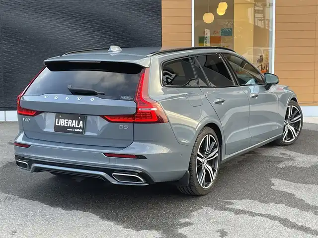 ボルボ Ｖ６０ B5 Rデザイン 栃木県 2022(令4)年 1万km グレー ハーフレザー/パワーシート/全席シートヒーター/ステアリングヒーター/ナビ/フルセグTV/全方位カメラ/ETC/ACC/レーンキープアシスト/ブラインドスポット/パワーテールゲート/Harman/Kardon/ドライブレコーダー/ヘッドアップディスプレイ/レーンキープアシスト/ブラインドスポット/ワイヤレスチャージ