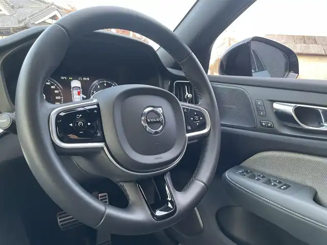 ボルボ Ｖ６０ B5 Rデザイン 栃木県 2022(令4)年 1万km グレー ハーフレザー/パワーシート/全席シートヒーター/ステアリングヒーター/ナビ/フルセグTV/全方位カメラ/ETC/ACC/レーンキープアシスト/ブラインドスポット/パワーテールゲート/Harman/Kardon/ドライブレコーダー/ヘッドアップディスプレイ/レーンキープアシスト/ブラインドスポット/ワイヤレスチャージ