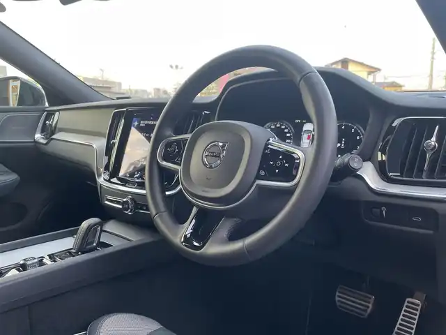 ボルボ Ｖ６０ B5 Rデザイン 栃木県 2022(令4)年 1万km グレー ハーフレザー/パワーシート/全席シートヒーター/ステアリングヒーター/ナビ/フルセグTV/全方位カメラ/ETC/ACC/レーンキープアシスト/ブラインドスポット/パワーテールゲート/Harman/Kardon/ドライブレコーダー/ヘッドアップディスプレイ/レーンキープアシスト/ブラインドスポット/ワイヤレスチャージ