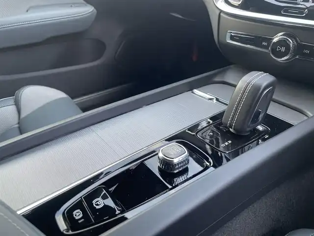 ボルボ Ｖ６０ B5 Rデザイン 栃木県 2022(令4)年 1万km グレー ハーフレザー/パワーシート/全席シートヒーター/ステアリングヒーター/ナビ/フルセグTV/全方位カメラ/ETC/ACC/レーンキープアシスト/ブラインドスポット/パワーテールゲート/Harman/Kardon/ドライブレコーダー/ヘッドアップディスプレイ/レーンキープアシスト/ブラインドスポット/ワイヤレスチャージ