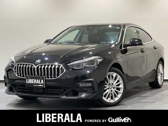 ＢＭＷ ２１８ｉ グランクーペ プレイ 新潟県 2020(令2)年 3.4万km サファイアブラックP  BMWライブ・コックピット/・HDDナビゲーション・システム/・10.25インチ マルチ・ディスプレイ・メーター・パネル/・10.25インチ ワイド・コントロール・ディスプレイ/・Apple CarPlay/マルチスポーク・スタイリング546 アロイ・ホイール/ライト・パッケージ：/・アンビエント・ライト/・リーディング・ライト/・ 照明付バニティ・ミラー/・ドア・ハンドル照明/・フロント・フットウェル・ライト/・LEDプロジェクション・ライト〔運転席〕/ドライビングアシスト/・ACC／アクティブ・クルーズ・コントロール/・トラフィック・サイン・アシスト/・レーン・ディパーチャー・ウォーニング/・ レーン・チェンジ・ウォーニング /・前車接近警告機能/・後車衝突警告機能/・ 衝突回避・被害軽減ブレーキ/・リヤ・ビュー・カメラ/ワイヤレス・チャージング/パワーシート/ドライブレコーダー