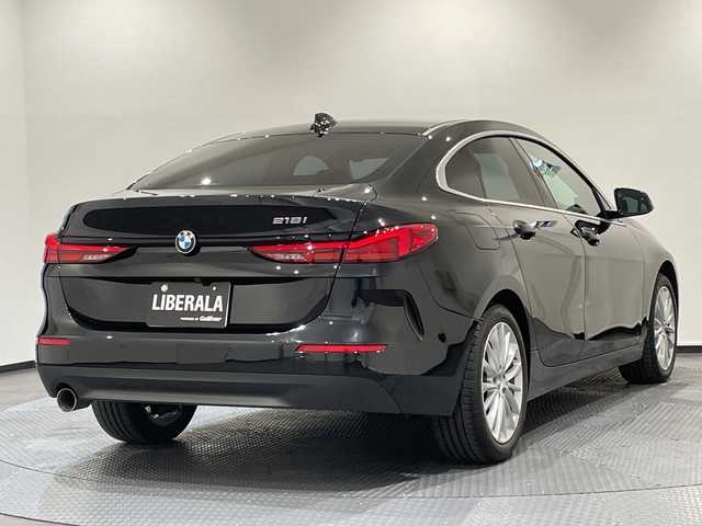 ＢＭＷ ２１８ｉ グランクーペ プレイ 新潟県 2020(令2)年 3.4万km サファイアブラックP  BMWライブ・コックピット/・HDDナビゲーション・システム/・10.25インチ マルチ・ディスプレイ・メーター・パネル/・10.25インチ ワイド・コントロール・ディスプレイ/・Apple CarPlay/マルチスポーク・スタイリング546 アロイ・ホイール/ライト・パッケージ：/・アンビエント・ライト/・リーディング・ライト/・ 照明付バニティ・ミラー/・ドア・ハンドル照明/・フロント・フットウェル・ライト/・LEDプロジェクション・ライト〔運転席〕/ドライビングアシスト/・ACC／アクティブ・クルーズ・コントロール/・トラフィック・サイン・アシスト/・レーン・ディパーチャー・ウォーニング/・ レーン・チェンジ・ウォーニング /・前車接近警告機能/・後車衝突警告機能/・ 衝突回避・被害軽減ブレーキ/・リヤ・ビュー・カメラ/ワイヤレス・チャージング/パワーシート/ドライブレコーダー