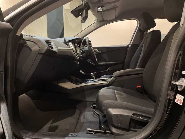 ＢＭＷ ２１８ｉ グランクーペ プレイ 新潟県 2020(令2)年 3.4万km サファイアブラックP  BMWライブ・コックピット/・HDDナビゲーション・システム/・10.25インチ マルチ・ディスプレイ・メーター・パネル/・10.25インチ ワイド・コントロール・ディスプレイ/・Apple CarPlay/マルチスポーク・スタイリング546 アロイ・ホイール/ライト・パッケージ：/・アンビエント・ライト/・リーディング・ライト/・ 照明付バニティ・ミラー/・ドア・ハンドル照明/・フロント・フットウェル・ライト/・LEDプロジェクション・ライト〔運転席〕/ドライビングアシスト/・ACC／アクティブ・クルーズ・コントロール/・トラフィック・サイン・アシスト/・レーン・ディパーチャー・ウォーニング/・ レーン・チェンジ・ウォーニング /・前車接近警告機能/・後車衝突警告機能/・ 衝突回避・被害軽減ブレーキ/・リヤ・ビュー・カメラ/ワイヤレス・チャージング/パワーシート/ドライブレコーダー