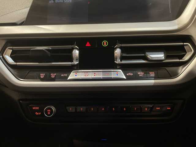 ＢＭＷ ２１８ｉ グランクーペ プレイ 新潟県 2020(令2)年 3.4万km サファイアブラックP  BMWライブ・コックピット/・HDDナビゲーション・システム/・10.25インチ マルチ・ディスプレイ・メーター・パネル/・10.25インチ ワイド・コントロール・ディスプレイ/・Apple CarPlay/マルチスポーク・スタイリング546 アロイ・ホイール/ライト・パッケージ：/・アンビエント・ライト/・リーディング・ライト/・ 照明付バニティ・ミラー/・ドア・ハンドル照明/・フロント・フットウェル・ライト/・LEDプロジェクション・ライト〔運転席〕/ドライビングアシスト/・ACC／アクティブ・クルーズ・コントロール/・トラフィック・サイン・アシスト/・レーン・ディパーチャー・ウォーニング/・ レーン・チェンジ・ウォーニング /・前車接近警告機能/・後車衝突警告機能/・ 衝突回避・被害軽減ブレーキ/・リヤ・ビュー・カメラ/ワイヤレス・チャージング/パワーシート/ドライブレコーダー