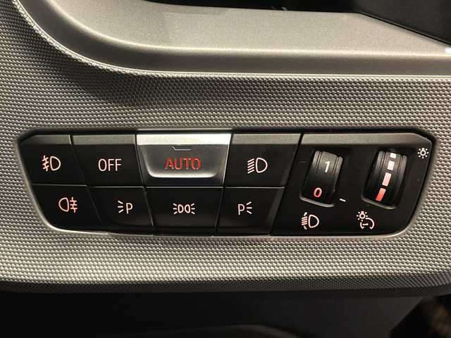 ＢＭＷ ２１８ｉ グランクーペ プレイ 新潟県 2020(令2)年 3.4万km サファイアブラックP  BMWライブ・コックピット/・HDDナビゲーション・システム/・10.25インチ マルチ・ディスプレイ・メーター・パネル/・10.25インチ ワイド・コントロール・ディスプレイ/・Apple CarPlay/マルチスポーク・スタイリング546 アロイ・ホイール/ライト・パッケージ：/・アンビエント・ライト/・リーディング・ライト/・ 照明付バニティ・ミラー/・ドア・ハンドル照明/・フロント・フットウェル・ライト/・LEDプロジェクション・ライト〔運転席〕/ドライビングアシスト/・ACC／アクティブ・クルーズ・コントロール/・トラフィック・サイン・アシスト/・レーン・ディパーチャー・ウォーニング/・ レーン・チェンジ・ウォーニング /・前車接近警告機能/・後車衝突警告機能/・ 衝突回避・被害軽減ブレーキ/・リヤ・ビュー・カメラ/ワイヤレス・チャージング/パワーシート/ドライブレコーダー