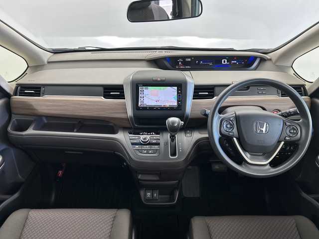 ホンダ フリード G ホンダセンシング 茨城県 2021(令3)年 3.2万km シーグラスブルーパール 純正ナビ　/バックカメラ　/両側電動スライドドア　/追従型クルーズコントロール　/シートヒーター　/純正ドライブレコーダー前後　/ホンダセンシング　/衝突被害軽減ブレーキ　/コーナーセンサー　/純正フロアマット　/禁煙車