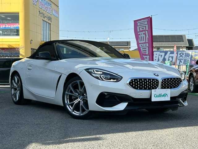 ＢＭＷ Ｚ４ sDrive20i スポーツ 茨城県 2020(令2)年 1万km アルピンホワイトⅢ 純正HDDナビ/（Bluetooth/APPLE　car　play）/バックカメラ/インテリジェントセーフティ/ミラー型ETC/ドライブレコーダー/レーダークルーズコントロール/パワーシート/シートヒーター/レザーシート/メモリーシート/純正フロアマット/置くだけワイアレス充電/LEDヘッドライト/純正19inAW/スマートキー/ステアリングスイッチ/保証書/取扱説明書/スペアキー1本