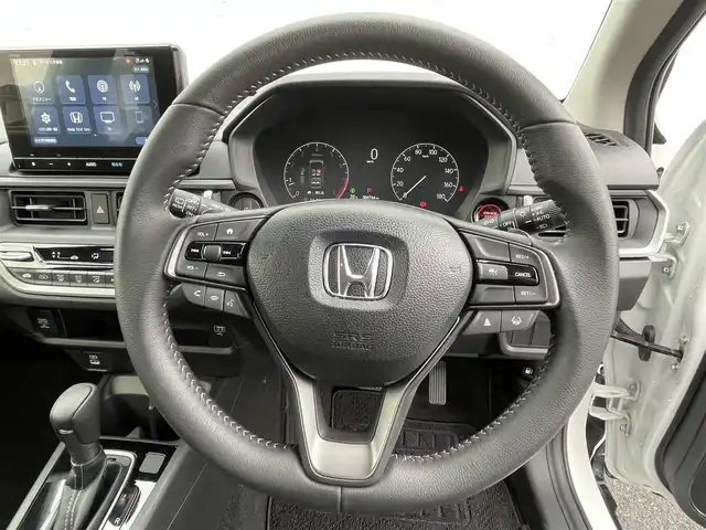 ホンダ ＷＲ－Ｖ Z 群馬県 2024(令6)年 0.5万km プラチナホワイトパール 純正8インチナビ（FM/AM/TV/BT）/フルセグTV/ホンダセンシング/・衝突軽減ブレーキ/・レーンキープアシスト/・踏み間違い衝突軽減/・レーンキープアシスト/・パーキングセンサー/・アダプティブクルーズコントロール/・横滑り防止装置/バックカメラ/純正フロアマット/純正アルミホイール/ワンオーナー/ステアリングスイッチ/革巻きステアリング/フォグライト/スマートキー/パワーステアリング/パワーウィンドウ/取扱説明書/保証書