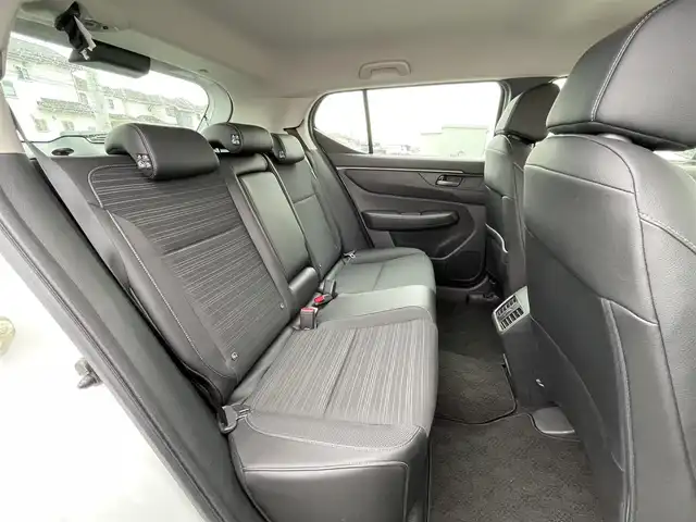 ホンダ ＷＲ－Ｖ Z 群馬県 2024(令6)年 0.5万km プラチナホワイトパール 純正8インチナビ（FM/AM/TV/BT）/フルセグTV/ホンダセンシング/・衝突軽減ブレーキ/・レーンキープアシスト/・踏み間違い衝突軽減/・レーンキープアシスト/・パーキングセンサー/・アダプティブクルーズコントロール/・横滑り防止装置/バックカメラ/純正フロアマット/純正アルミホイール/ワンオーナー/ステアリングスイッチ/革巻きステアリング/フォグライト/スマートキー/パワーステアリング/パワーウィンドウ/取扱説明書/保証書