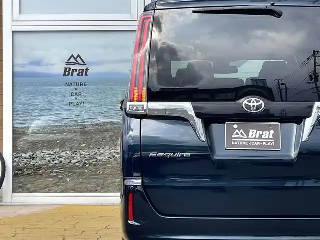 トヨタ エスクァイア Gi プレミアムパッケージ 道北・旭川 2017(平29)年 5.2万km 紺 ワンオーナー/地デジ、Bluetooth/純正ナビ10インチナビ（NSZN-N66T）/バックカメラ/後期型/トヨタセーフティセンス/ハーフレザーシート/デアイサー/クルーズコントロール/LEDヘッドライト/両側パワースライドドア/コンビステアリング/プッシュスタート/アイドリングストップ/ETC/取扱説明書/保証書/スペアキー1個